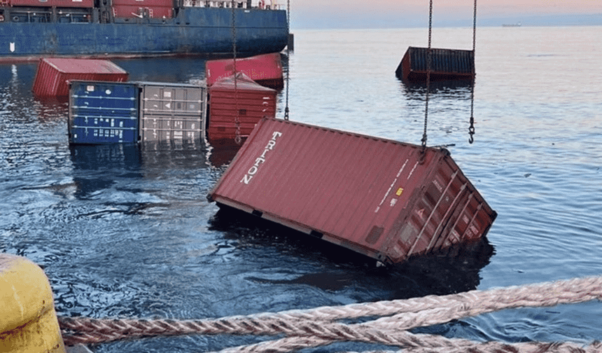 AMNAH isimli konteyner gemisi Ambarlı Limanı'nda yan yattı