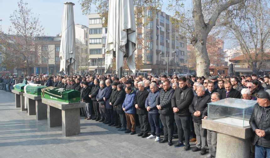 Balıkesir'in sevilen eski imamı dualarla son yolculuğuna uğurlandı!