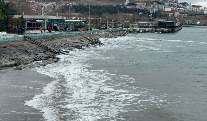 Poyraz fırtınası deniz ulaşımını aksattı