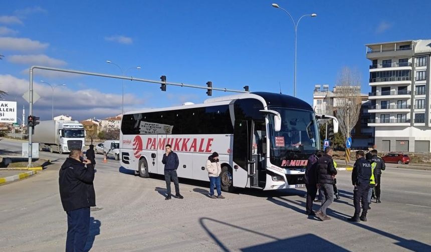 Sandıklı'da yolcu otobüsünün çarptığı yaya, günler süren yaşam mücadelesini kaybetti!