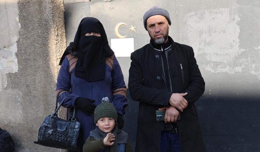 Denizli'de örgüt üyeliğinden tutuklanan oğlu için büyükelçiliğe başvurdu