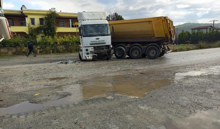 Bodrum'da kamyon, 2 otomobile çarptı: 1 ölü, 3 yaralı!