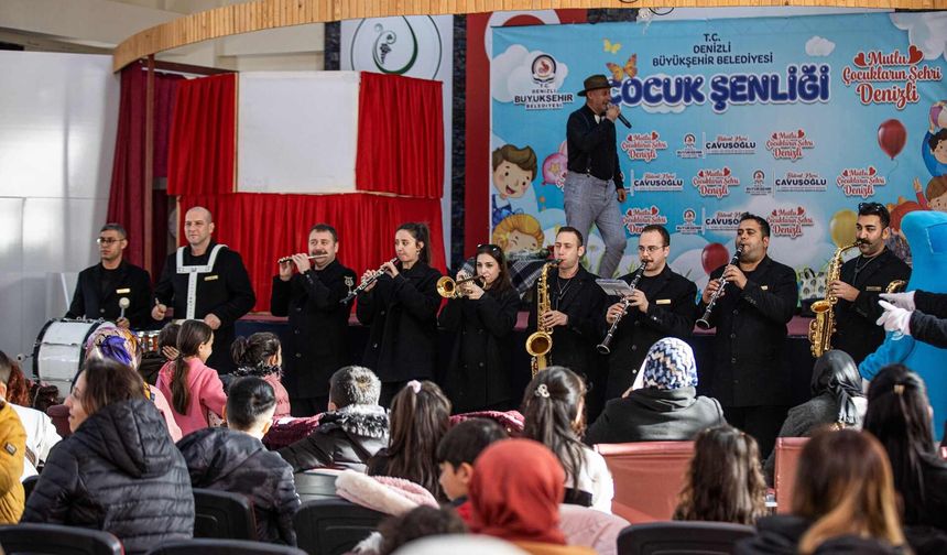 Denizli Büyükşehir'in "Çocuk Şenliği" ilçelerde coşkuyla başladı