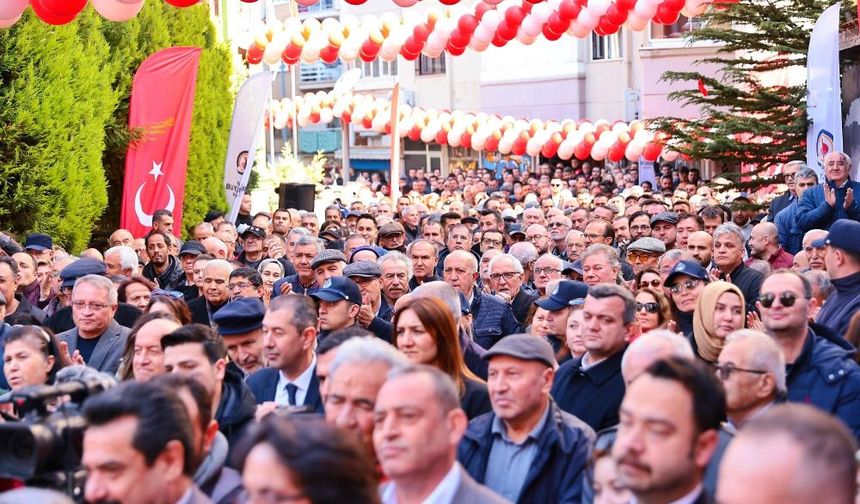 Denizli Büyükşehir Belediyesi'nden emeklilere bedava çay!