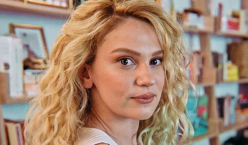 Farah Zeynep'ten eski rol arkadaşına bomba gönderme: "Bu yıl aile yılı bence seneye konuşsunlar"