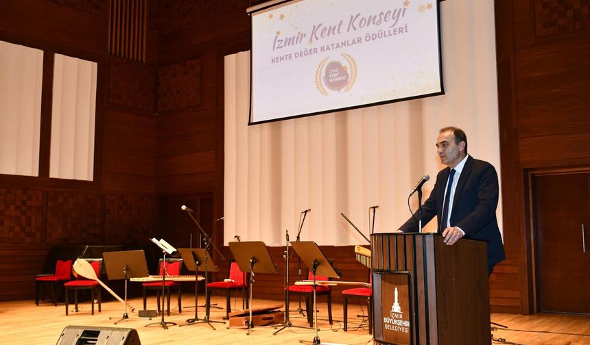 İzmir'de "Kente Değer Katanlar" ödülleri sahiplerini buldu