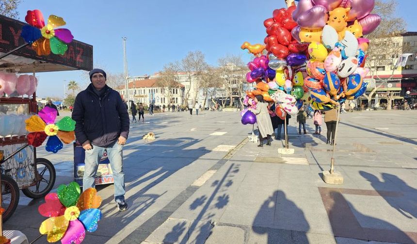 Bandırma’da güneşli hava sahilde yoğunluk yarattı