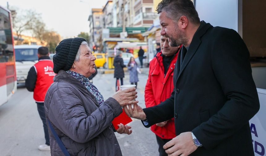 Buca Belediyesi'nden vatandaşlara soğuk havada sıcak destek