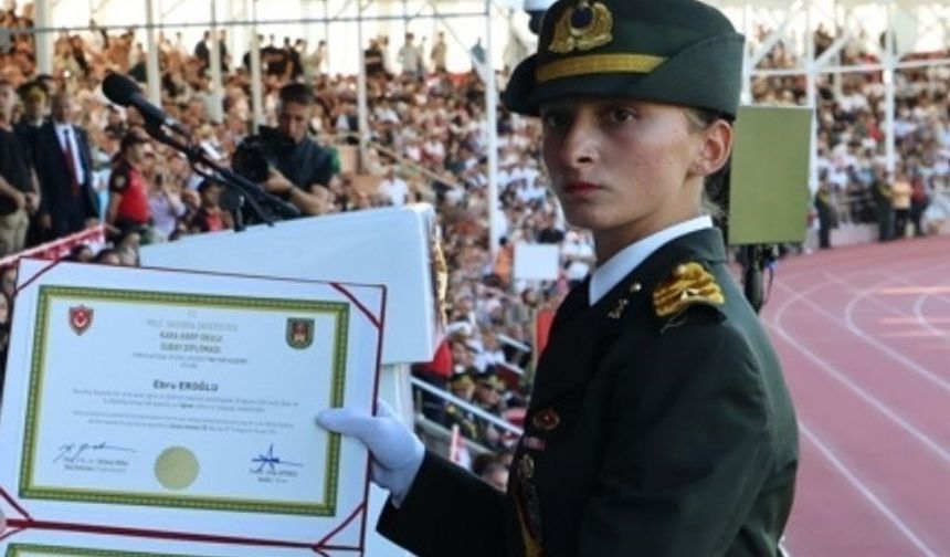 TSK'dan ihraç edilen Teğmen Ebru Eroğlu, holdingte işe başladı!