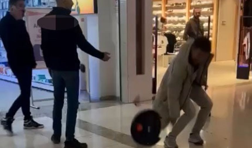 İki yılda 10 kez arızalanınca çileden çıktı: Mağaza önüne gidip parçaladı