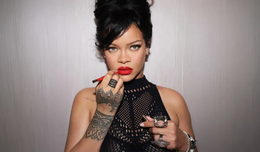 Dünyaca ünlü şarkıcı Rihanna'nın evine silahlı saldırı! 10 el ateş edildi