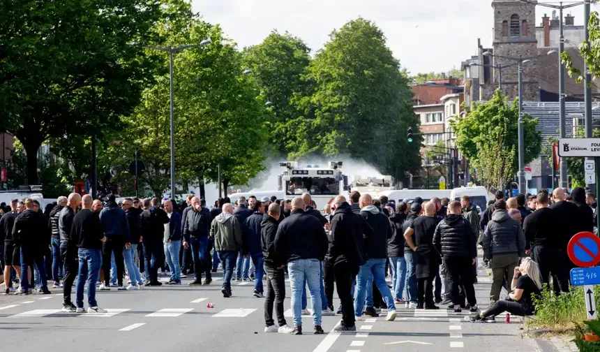 Anderlecht-Club Brugge finalinin bilançosu ağır oldu: 61 gözaltı!