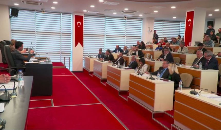 Bayraklı'da gergin meclis! Önal: Menemen gibi satsaydım ben de yapardım