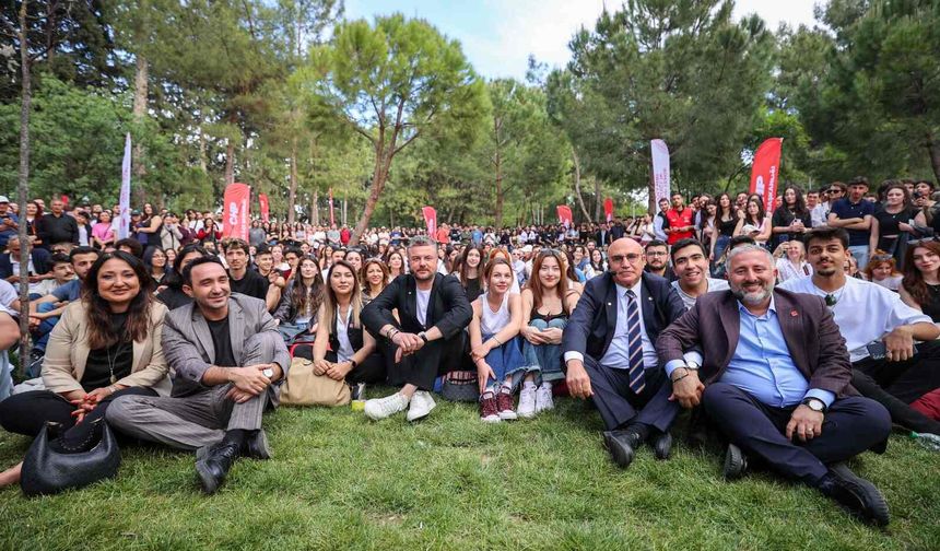 CHP’li Mahmut Tanal İzmir’de gençlerle buluştu: "Başkanınız yanınızda”