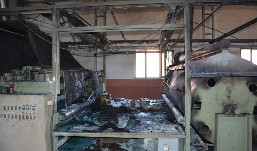 Manisa'da yün halı fabrikası alev aldı!