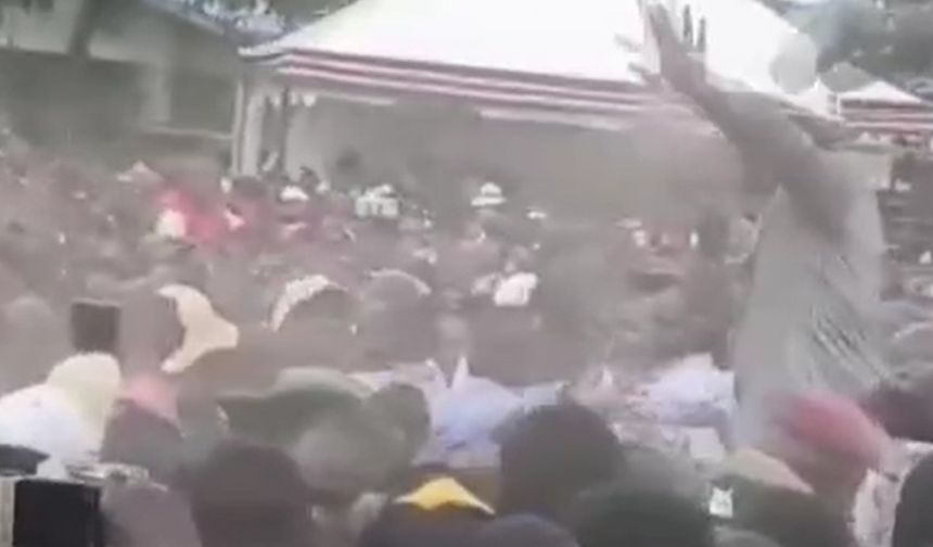 Ekonomik kriz ülkeyi karıştırdı: Devlet başkanına ayakkabı fırlattılar!