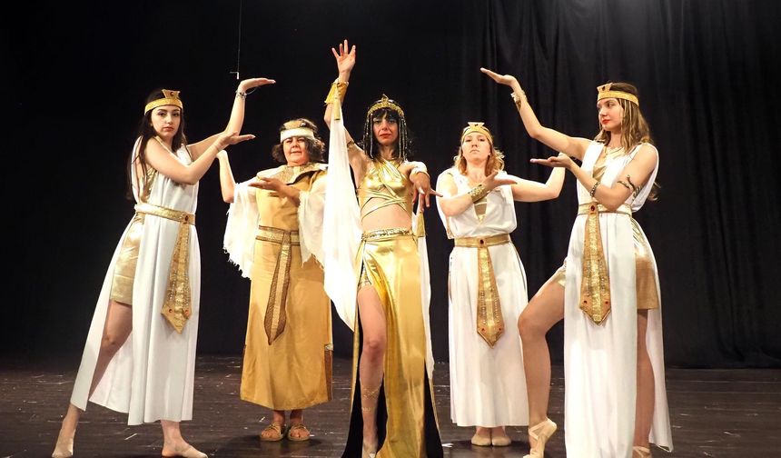 Bu kez bir müzikal komedi: “İzmir’in Rüyası” sahnelendi