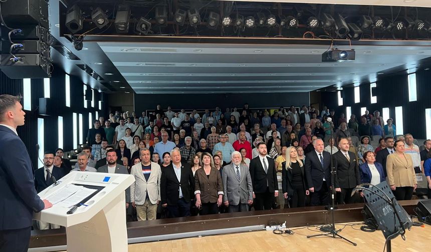 İzmir'de Balkan rüzgarı: Kosova Türkleri milli bayramı coşkuyla kutlandı!