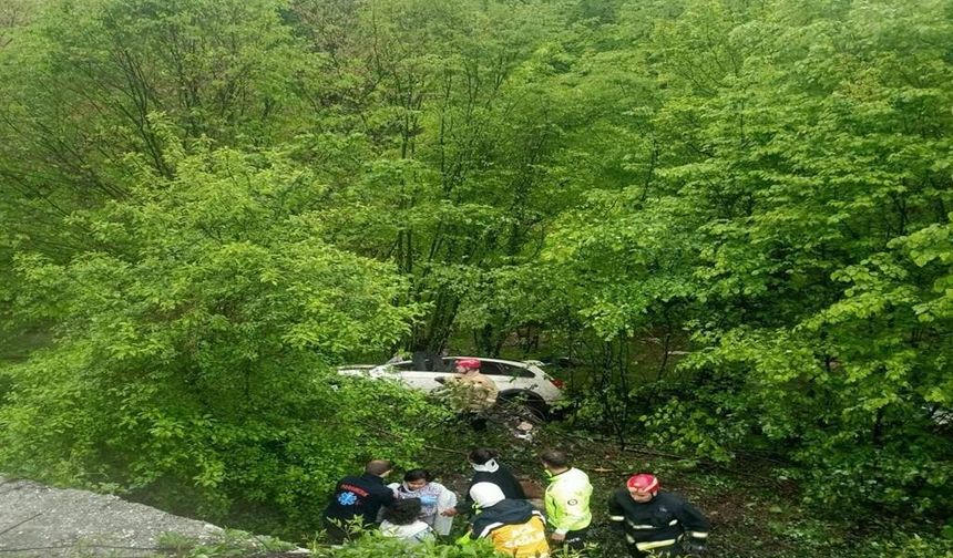 İnegöl’de feci kaza: Cip ormana uçtu, 1 ölü 3 yaralı