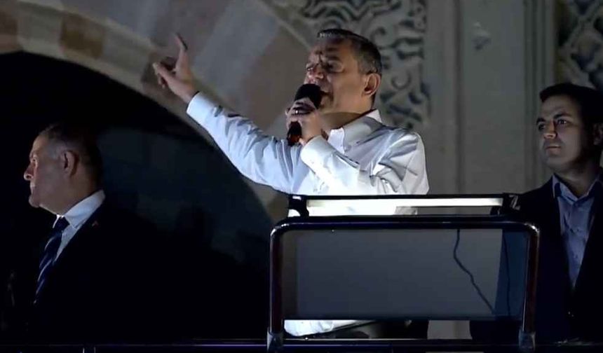 Özgür Özel'den Beyazıt'ta 'diploma' resti: ''Öyle sorgulanmaz, böyle sorgulanır!''