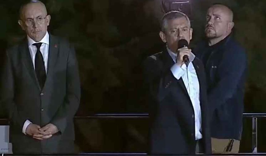 Mansur Yavaş çağırdı, CHP'liler Genel Merkez'e akın etti: Özel'den 'mücadeleye devam' mesajı!