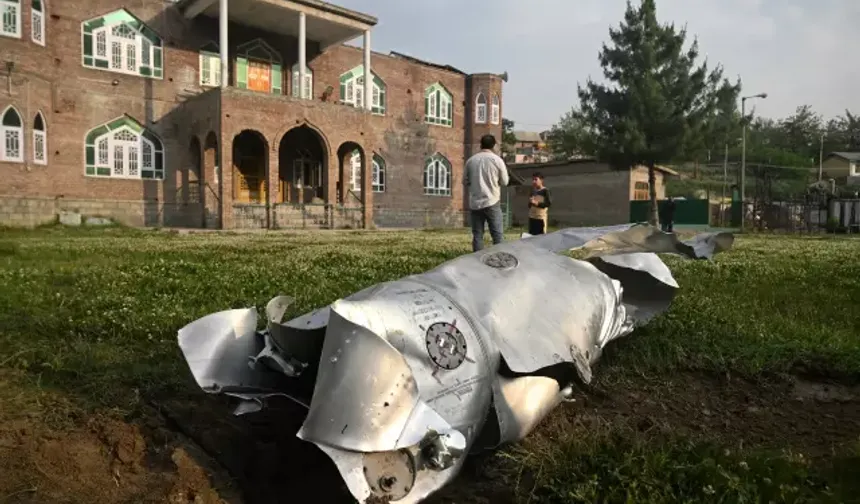 Pakistan uçakları düşürdü: O ülke para kazandı!