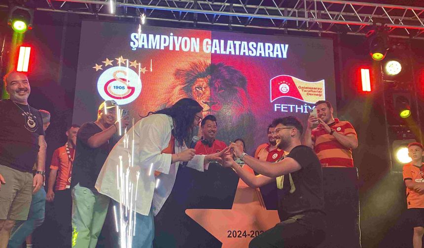 Şampiyonluk meydanında "Benimle evlenir misin?"