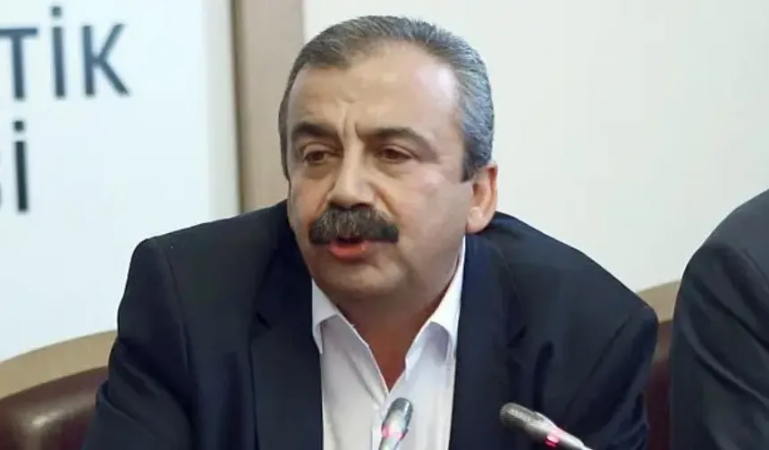 Yıllar önceki konuşması gündem oldu: Sırrı Süreyya Önder "Kürt müsünüz?" sorusuna bakın ne yanıt vermiş!