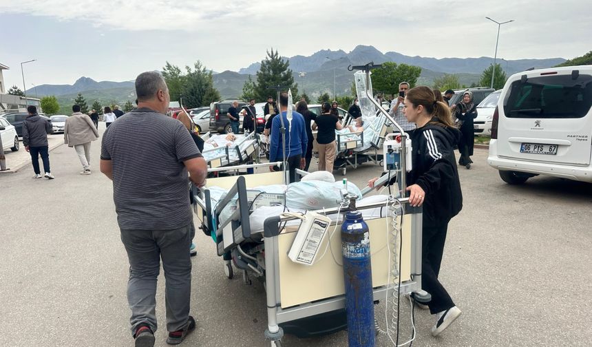 Tunceli Devlet Hastanesi'nde korku dolu anlar: Oksijen tüpleri alev aldı, hastalar tahliye edildi!