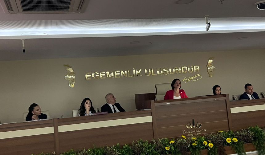 Karabağlar’da kredi gerginliği: AK Parti'den Kınay'a istifa resti!