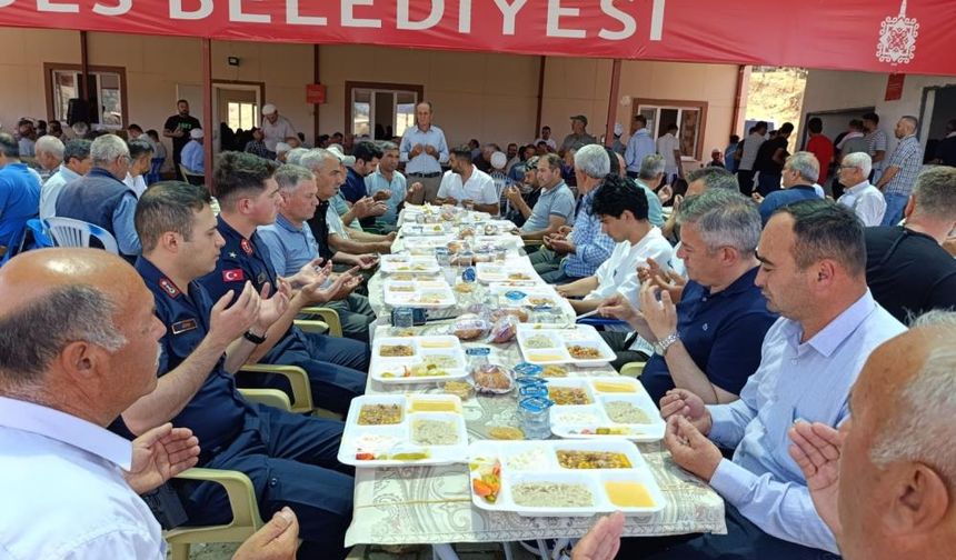 Korubaşı’nda geleneksel hayırda Başkan Zeyrek için tek yürek oldular!