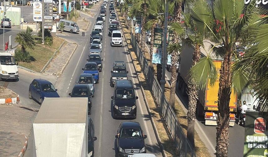 Bodrum’da bayram yoğunluğu: 24 saatte 50 bin araç giriş yaptı