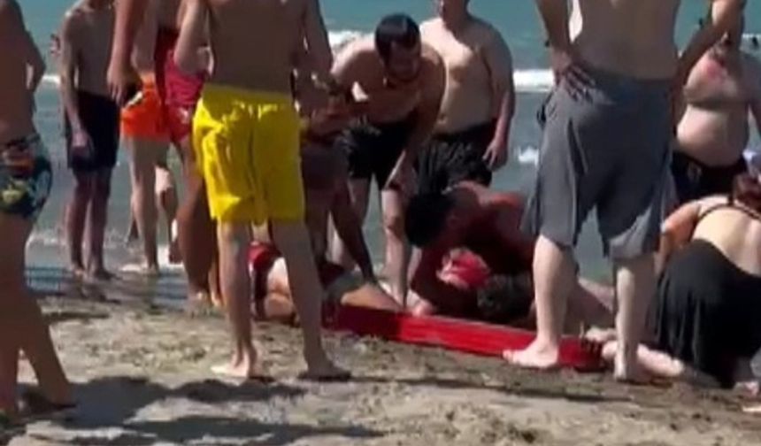 Samsun’da denize giren genç boğulma tehlikesi geçirdi