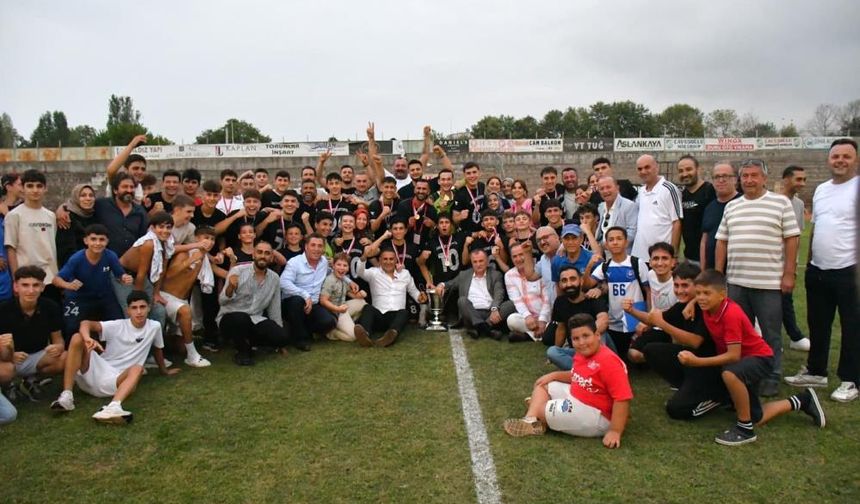 Yunusemre Belediyespor, U17 Türkiye şampiyonu!