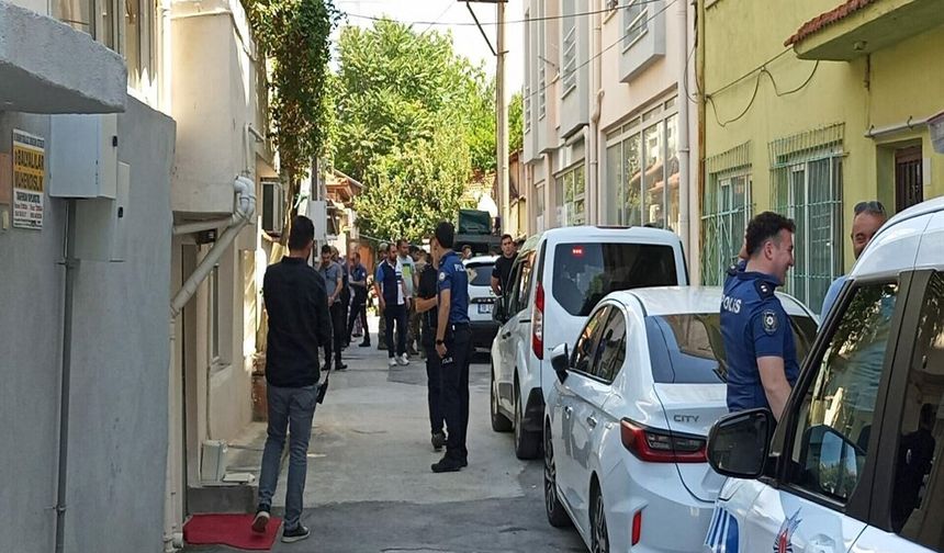 Sağlık ekibine müdahaleyi engelledi, polisle arbedeye girdi!