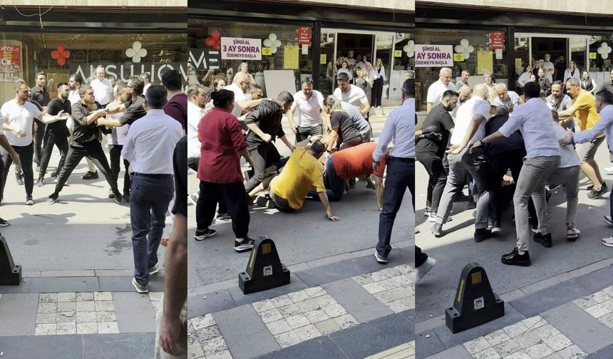 İki grup arasında sokak ortasında kavga... Tekme ve yumruklar havada uçuştu!