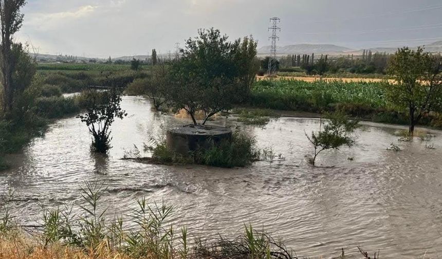 Ankara’da kuvvetli yağış: Sel beraberinde geldi!