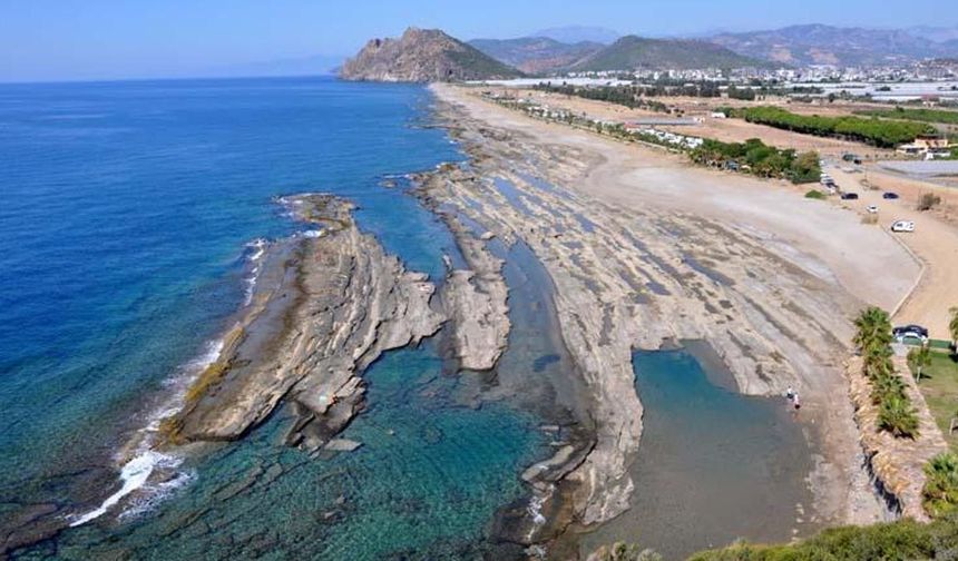 Berrak sularıyla büyüleyen Gazipaşa doğal havuzları