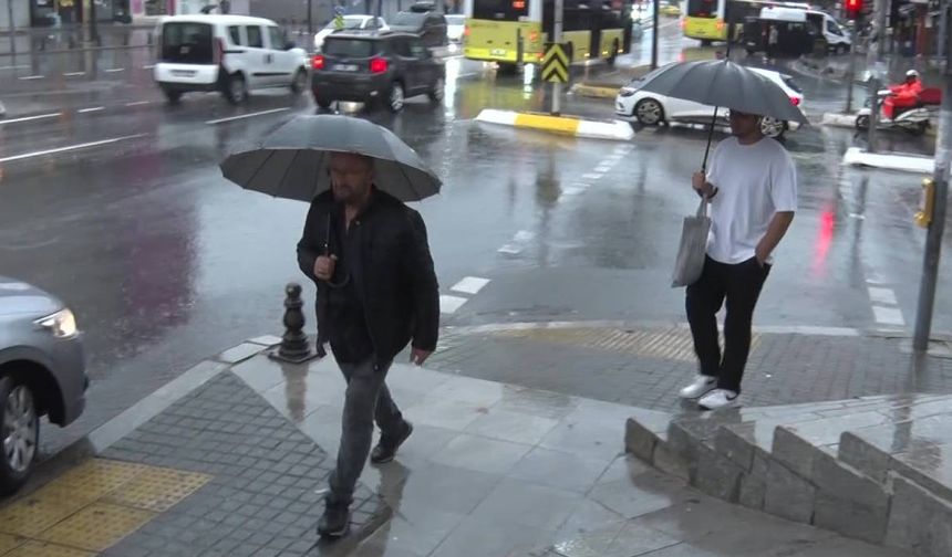 İstanbul’da sabah saatlerinde sağanak yağış etkili oldu