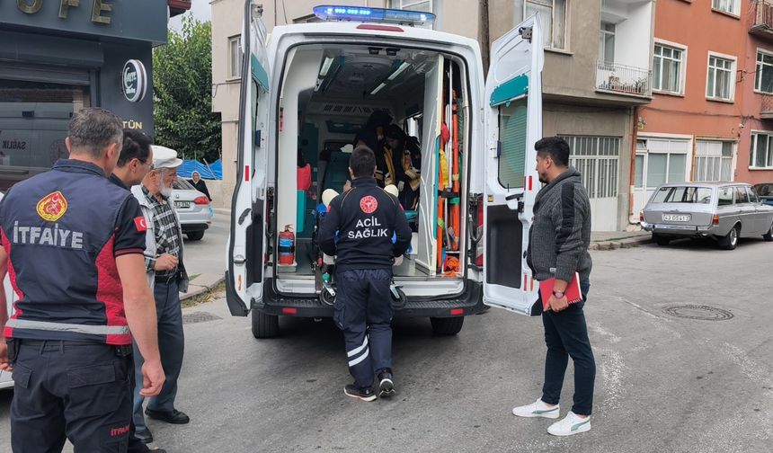 Yalnız yaşayan adam evinde düştü, ekipler pencereden girdi