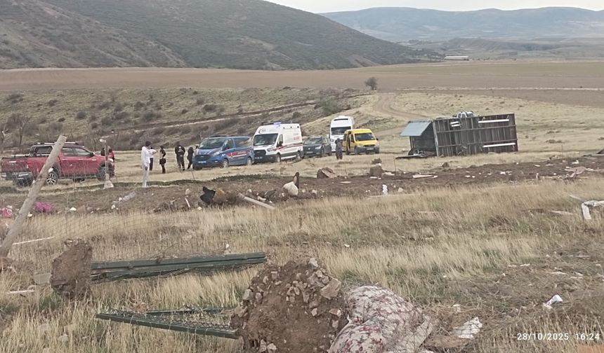 Ankara'da kahreden ölüm! Konteyner şiddetli fırtına nedeniyle devrildi! Yaralılar da var
