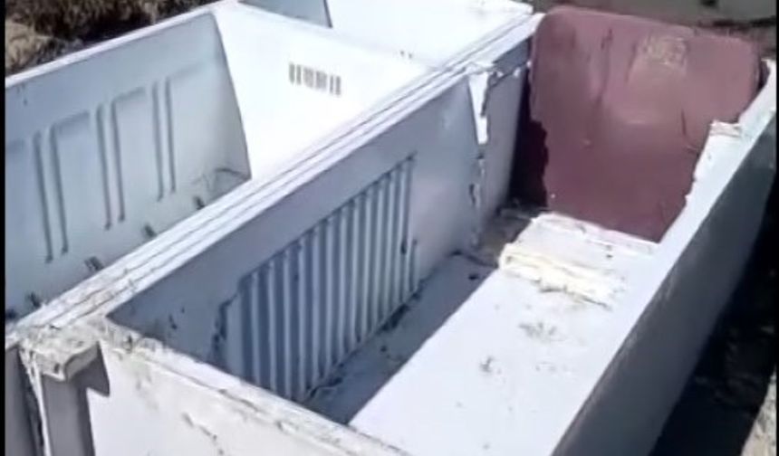 Ankaralı Usta’dan sıra dışı buluş… Hurda buzdolaplarından kayık yapıp barajda turladı!