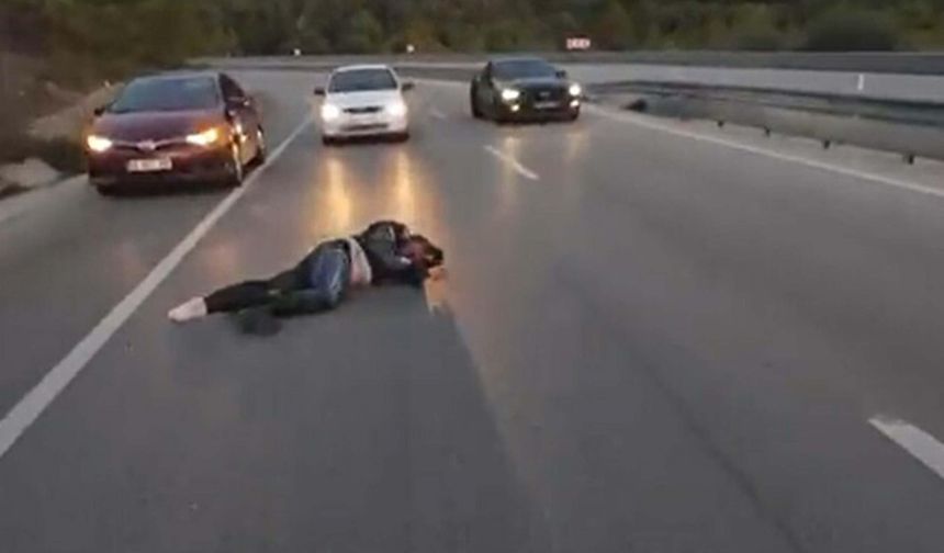 Çanakkale'de genç motosiklet sürücüsü yola böyle savruldu!