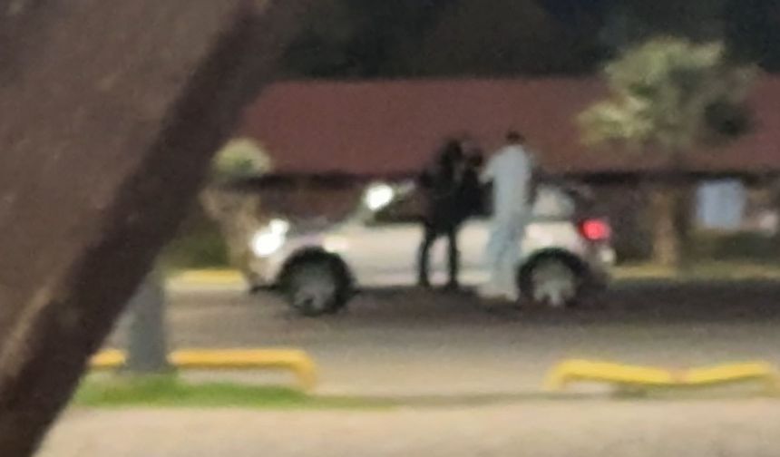 Samsun’da tehlikeli gösteri: Gençler hareket halindeki aracın üzerine çıktı