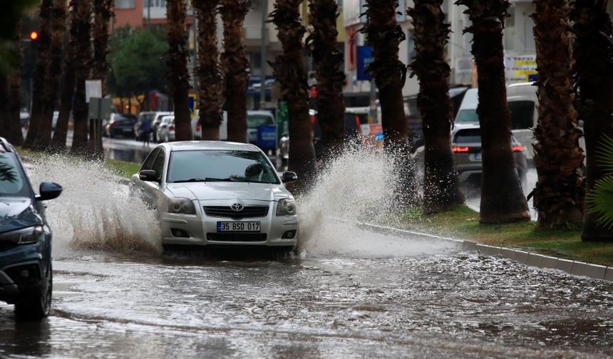 Ani dolu yağışı Antalya’yı vurdu!