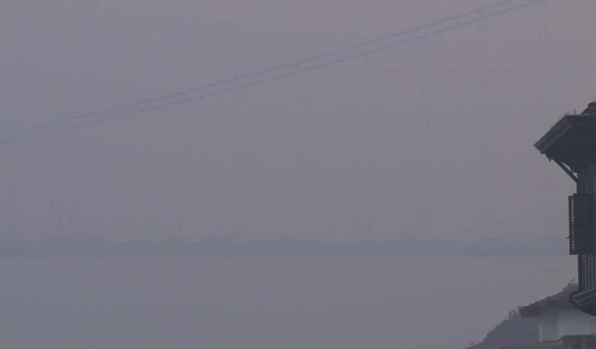 İstanbul’u beyaz bir örtü kapladı: Yoğun sis hayatı etkiledi