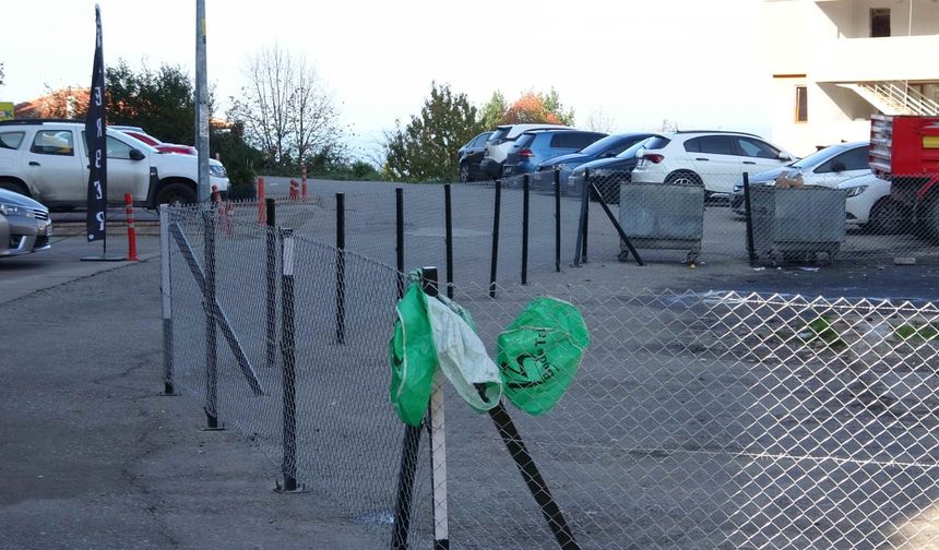 Kamulaştırma bedeli ödenmeyen sokak arsa sahipleri tarafından ulaşıma kapatıldı!