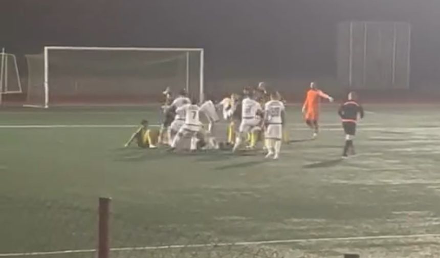 Kocaeli amatör maçında saha karıştı!  Futbolcular birbirine girdi