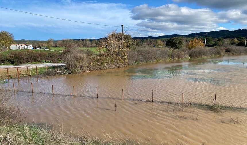 Kuvvetli yağış Ayvacık’ta taşkına neden oldu