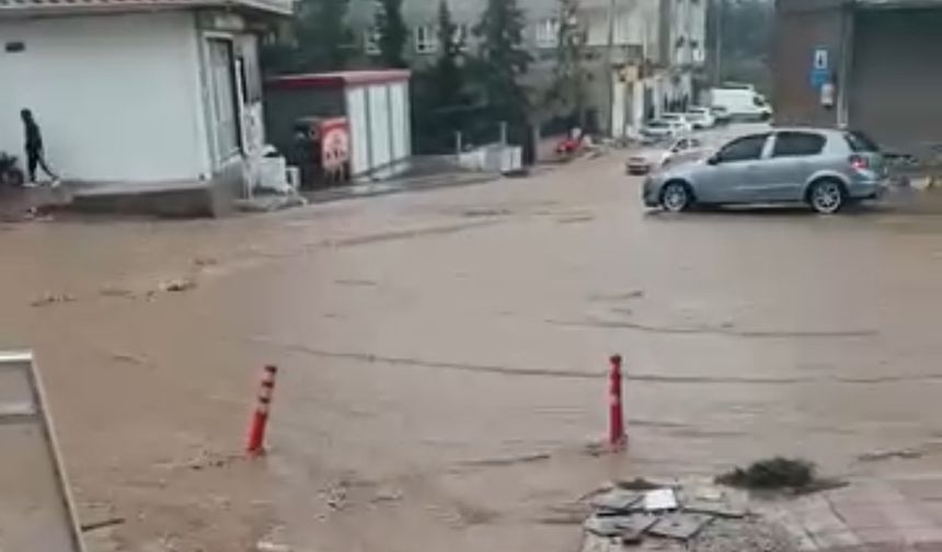 Mardin'de sağanak yağış hayatı felç etti